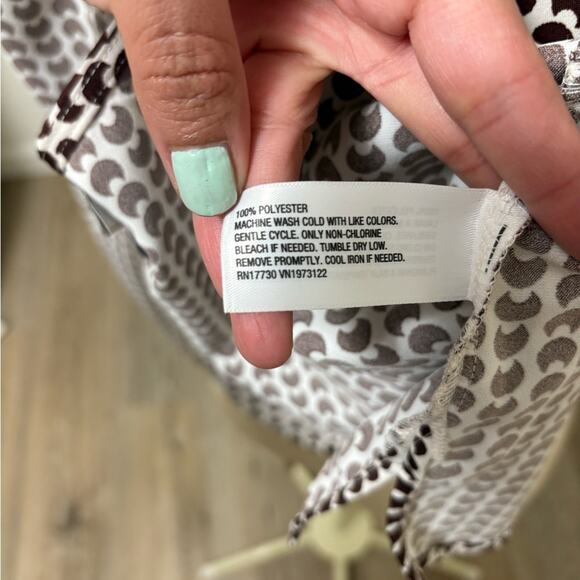 A New Day Brown and White Patterned V-Neck Strap Women's Top Medium - Picture 4 of 5